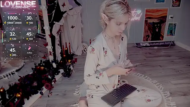 Snapshot of Careful_i_bite chatting on November 13, 5:28 am Careful i bite online show from November 13, 5:28 am