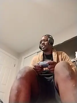 Snapshot of Makeyoucumallover chatting on December 5, 3:15 am Makeyoucumallover online show from December 5, 3:15 am