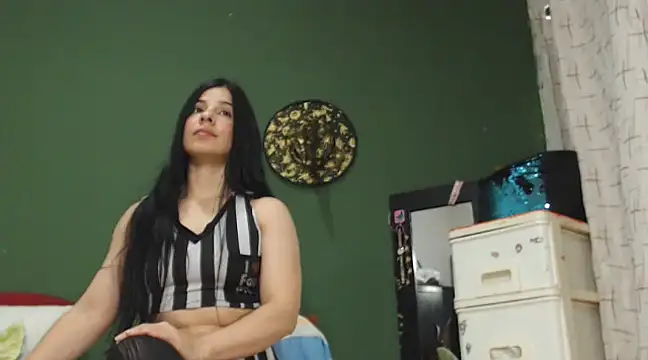 Estefani 32 online show from January 17, 1:47 am