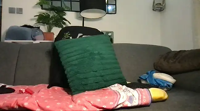 Snapshot of choco_petite chatting on February 11, 6:08 am choco petite online show from February 11, 6:08 am