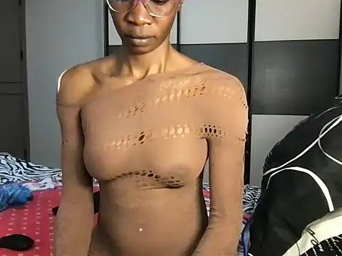 Snapshot of choco_petite chatting on February 28, 5:04 am choco petite online show from February 28, 5:04 am