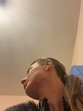 Flossy Vettie online show from March 20, 6:20 pm