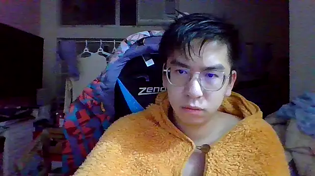 Snapshot of charlie_xdd chatting on February 12, 12:44 pm charlie xdd online show from February 12, 12:44 pm