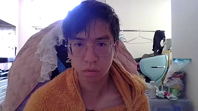 Snapshot of charlie_xdd chatting on March 8, 6:32 am charlie xdd online show from March 8, 6:32 am