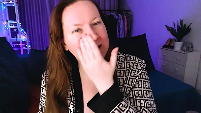 Snapshot of GoddessLara chatting on February 1, 2:05 am GoddessLara online show from February 1, 2:05 am