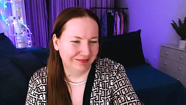 Snapshot of GoddessLara chatting on February 23, 4:50 am GoddessLara online show from February 23, 4:50 am