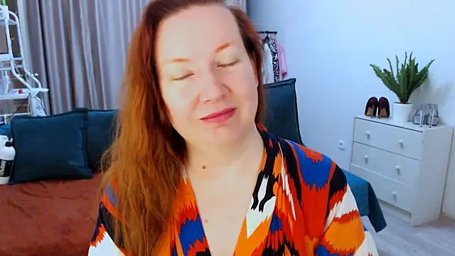 Snapshot of GoddessLara chatting on October 22, 4:35 am GoddessLara online show from October 22, 4:35 am