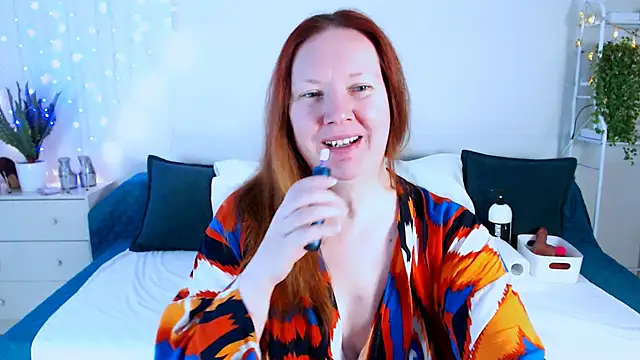 Snapshot of GoddessLara chatting on November 3, 11:48 pm GoddessLara online show from November 3, 11:48 pm