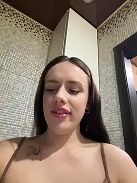 Lisaaan online show from December 13, 12:39 pm