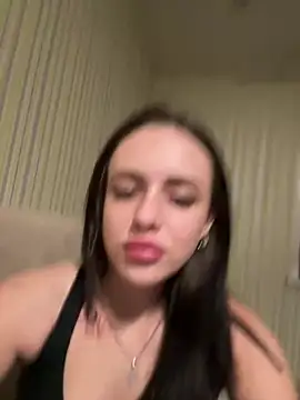 Lisaaan online show from December 20, 5:04 am