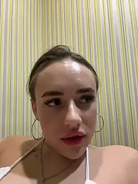 Lisaaan online show from December 21, 9:36 pm