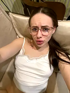 Lisaaan online show from October 9, 11:19 am