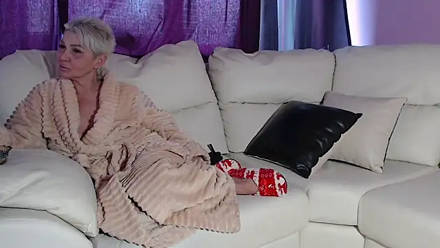 Snapshot of TightAssMom chatting on February 28, 12:31 pm TightAssMom online show from February 28, 12:31 pm