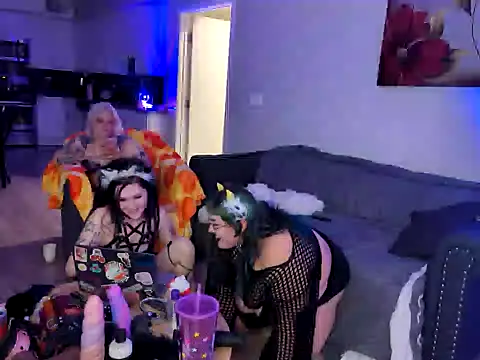 Snapshot of Cutegothcrybabyx chatting on January 15, 9:24 am Cutegothcrybabyx online show from January 15, 9:24 am