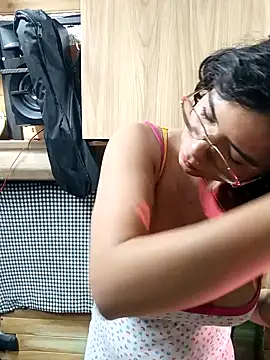 Simone Miller online show from January 19, 11:00 pm