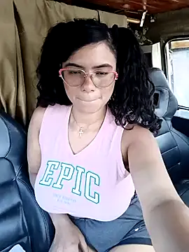 Simone Miller online show from January 28, 9:08 pm