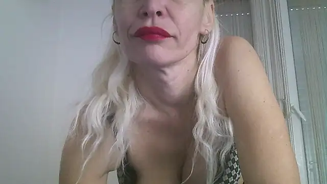 Snapshot of EvaaMina chatting on January 5, 8:32 am EvaaMina online show from January 5, 8:32 am