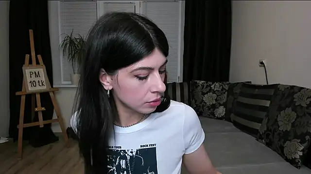 MolagAnna online show from March 31, 6:08 pm