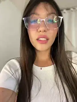 Snapshot of MiaJones21 chatting on January 7, 11:24 pm MiaJones21 online show from January 7, 11:24 pm