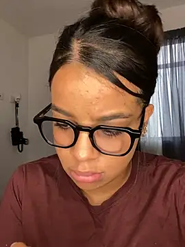 trianawhite online show from December 10, 3:12 pm