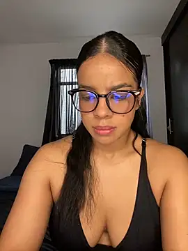 trianawhite online show from March 5, 3:08 pm