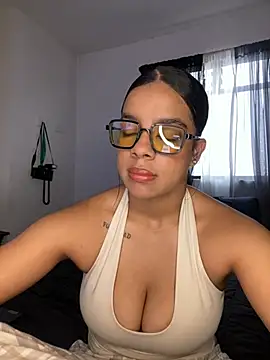 trianawhite online show from March 12, 3:18 pm