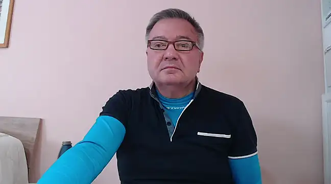 YOU6me online show from February 5, 10:30 am