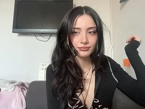 julesvause online show from April 19, 11:42 am