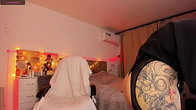 Snapshot of Ophelia_mm chatting on October 29, 12:29 pm Ophelia mm online show from October 29, 12:29 pm