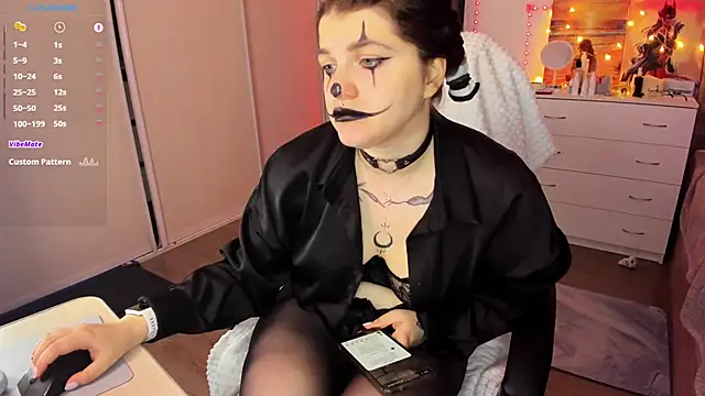 Snapshot of Ophelia_mm chatting on November 2, 7:22 am Ophelia mm online show from November 2, 7:22 am