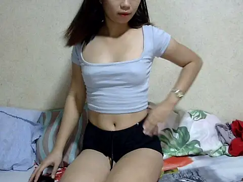 Snapshot of LisaSexyBody chatting on December 15, 7:35 am LisaSexyBody online show from December 15, 7:35 am