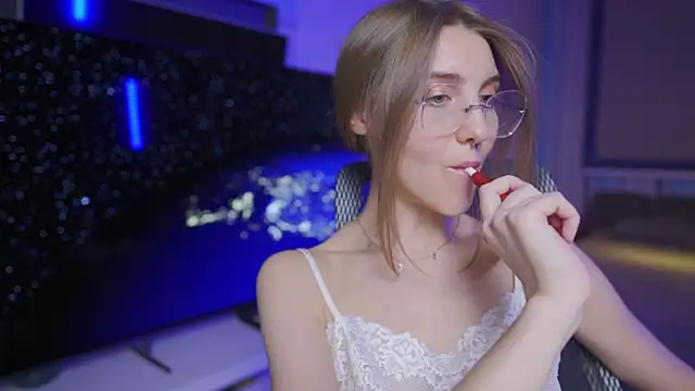 CassiaBlade1 online show from April 19, 5:01 pm