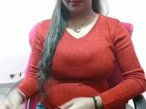 Snapshot of LovingPihu chatting on February 3, 5:40 am LovingPihu online show from February 3, 5:40 am