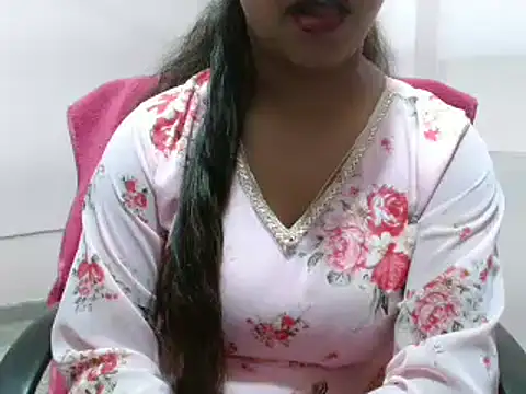 Snapshot of LovingPihu chatting on February 28, 11:03 am LovingPihu online show from February 28, 11:03 am