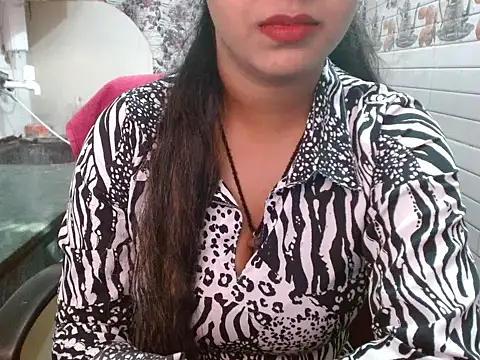Snapshot of LovingPihu chatting on November 6, 5:41 am LovingPihu online show from November 6, 5:41 am