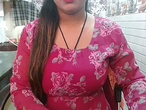 Snapshot of LovingPihu chatting on November 22, 5:28 am LovingPihu online show from November 22, 5:28 am