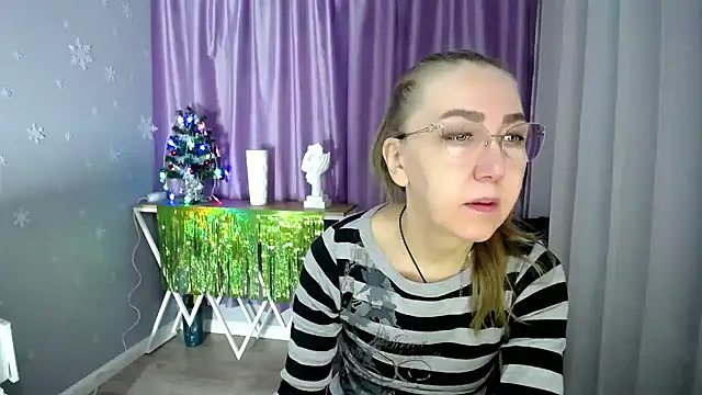 queen a n i online show from December 14, 9:40 am