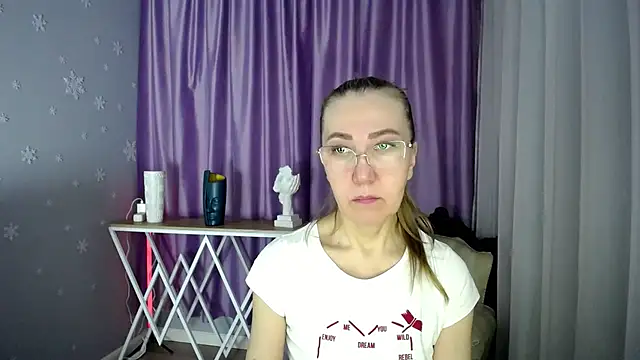 queen a n i online show from February 7, 8:55 am