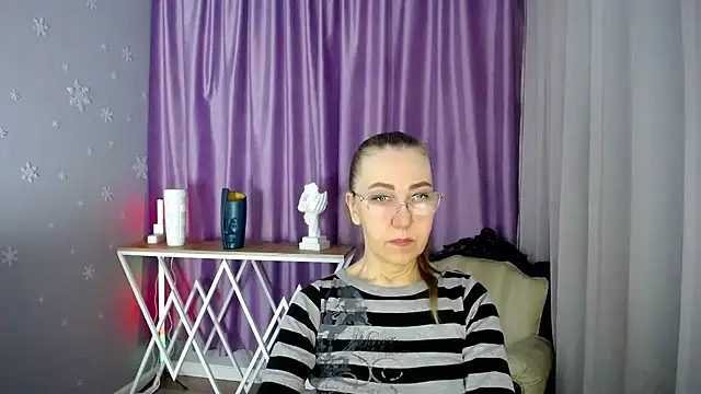 queen a n i online show from February 24, 3:33 am