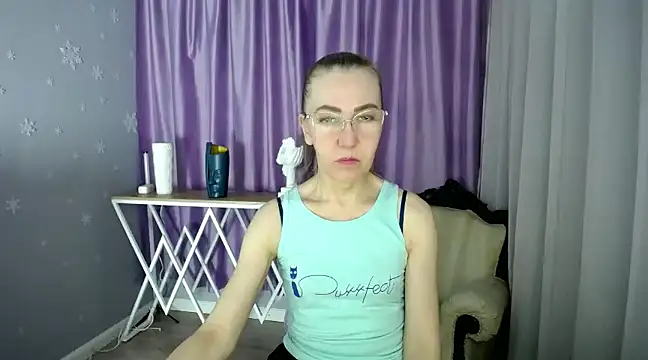 queen a n i online show from February 28, 4:53 pm