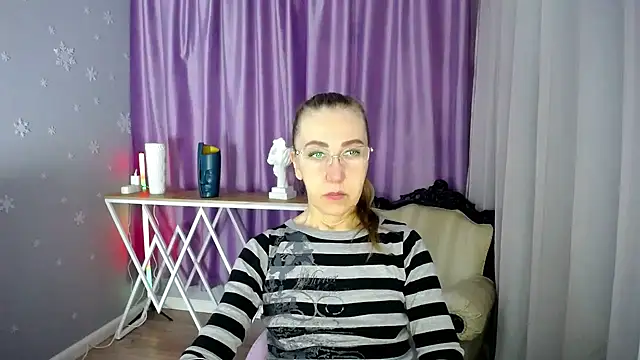 queen a n i online show from March 7, 6:13 am