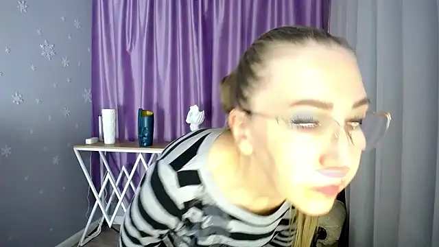 queen a n i online show from March 8, 11:58 am