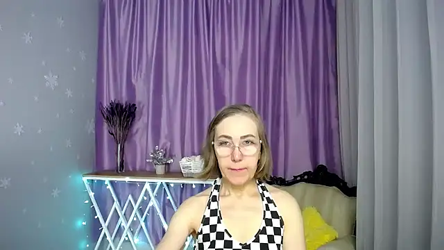 queen a n i online show from April 7, 10:26 am