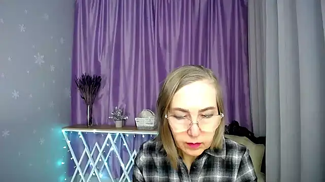 queen a n i online show from April 21, 10:43 am