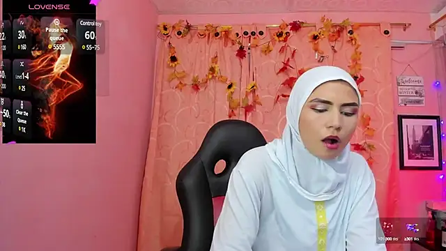 Snapshot of DarshaKhemu chatting on December 11, 12:33 am DarshaKhemu online show from December 11, 12:33 am