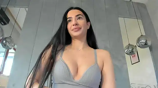 Snapshot of Naila18 chatting on January 8, 6:52 am Naila18 online show from January 8, 6:52 am