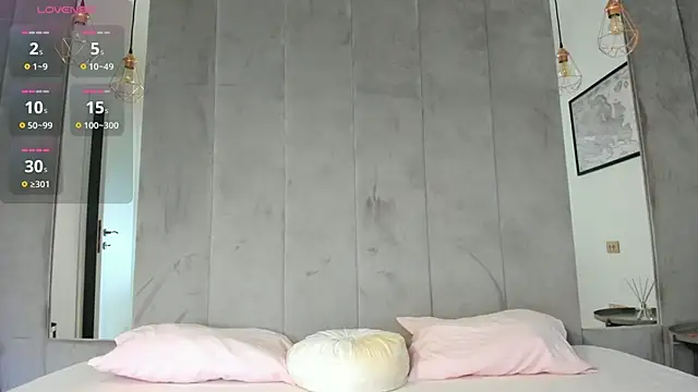 Snapshot of Naila18 chatting on September 11, 6:02 am Naila18 online show from September 11, 6:02 am