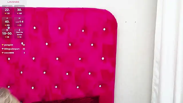 Snapshot of LoraDelNiro chatting on January 8, 7:45 pm LoraDelNiro online show from January 8, 7:45 pm