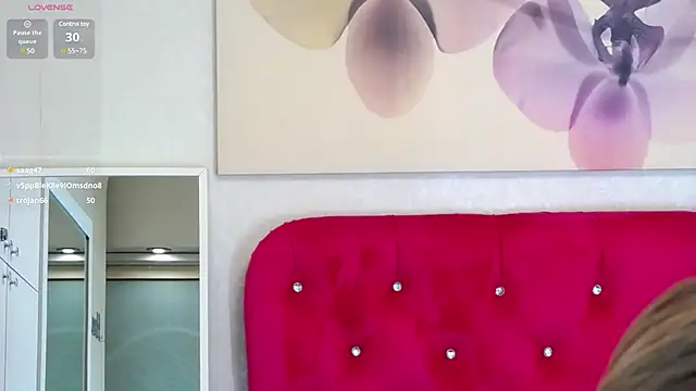 Snapshot of LoraDelNiro chatting on February 6, 7:40 pm LoraDelNiro online show from February 6, 7:40 pm