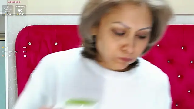 Snapshot of LoraDelNiro chatting on March 7, 1:18 pm LoraDelNiro online show from March 7, 1:18 pm